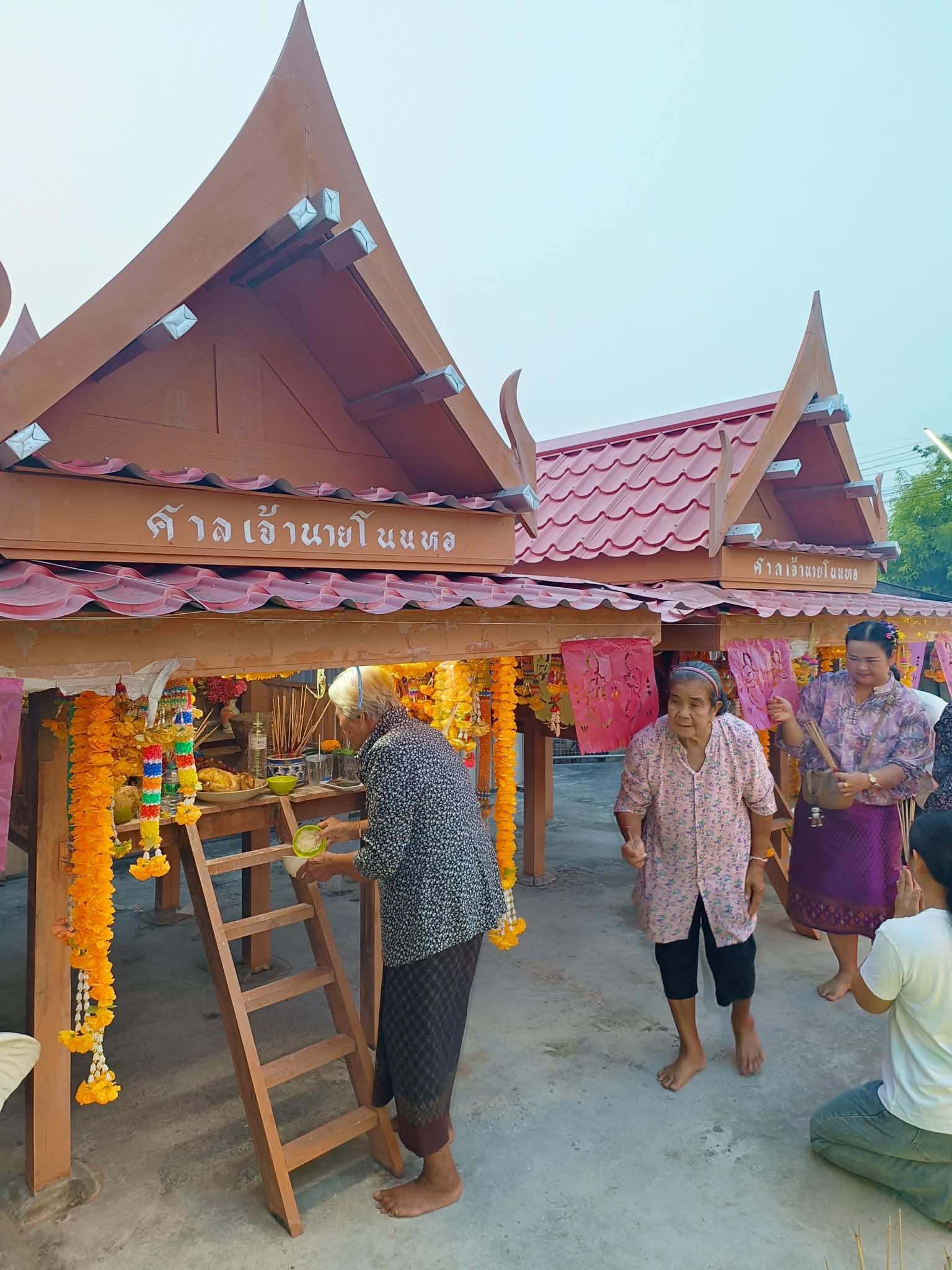 ศาลาบุญและการตกแต่งในงานพิธี บ้านดอนคา